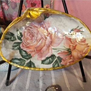 DECOUPAGE CLAM SHELL DECOUPAGE PINK ROSES 🌹 ON A CLAM SHELL TRINKET DISH